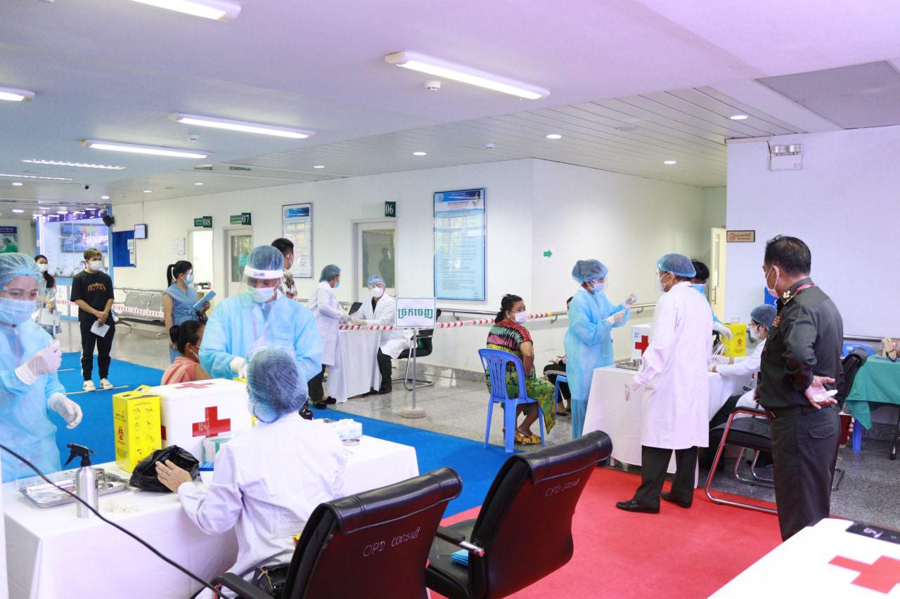 Bệnh viện Chợ Rẫy Phnom Penh nỗ lực khám, điều trị bệnh nhân Covid-19 ở Campuchia